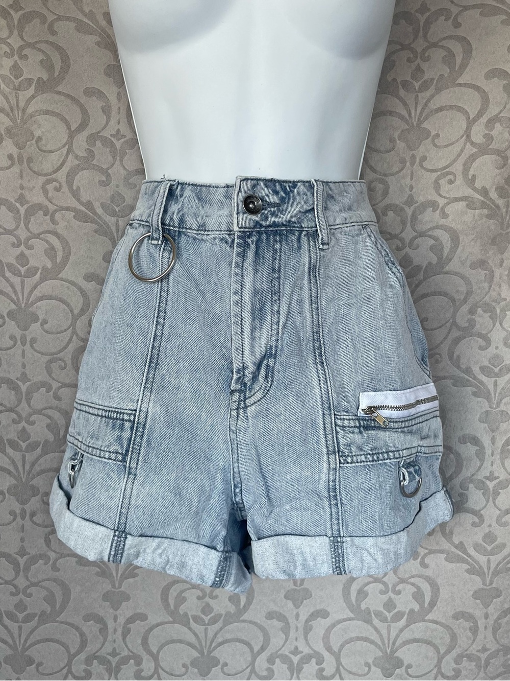 Hot Topic Light Wash Denim Cargo Jogger Shorts - Size 5 - Y2K Grunge Style